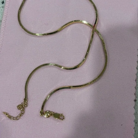 Missoma | LUCY WILLIAMS SHORT SQUARE SNAKE CHAIN NECKLACE - Picture 3 of 3